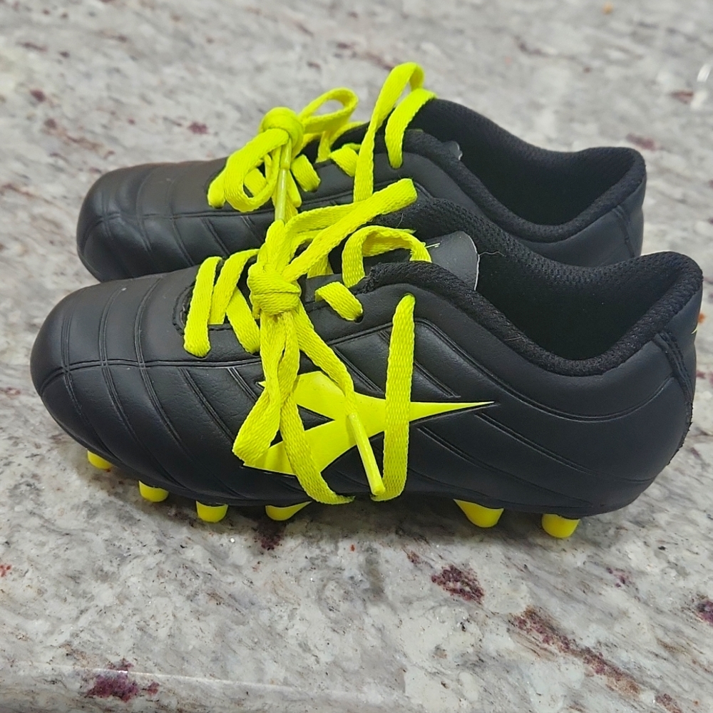 Boys cleats size kids 11 barely worn